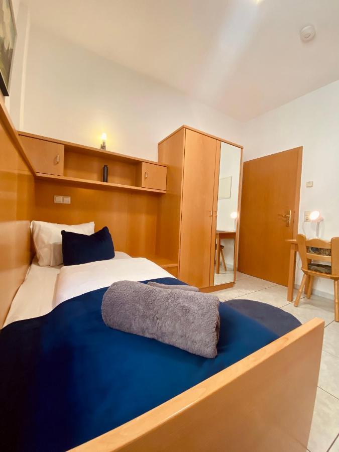 Hotel La Ferte Stuttgart Bagian luar foto